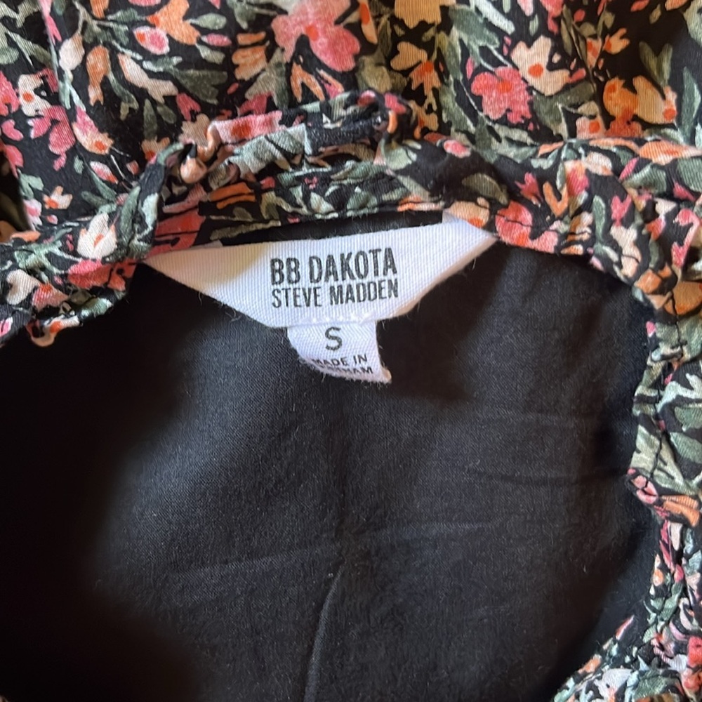 BB Dakota by Steve Madden Ladies Sleeveless Tiered Floral Dress; Small - Picture 9 of 10